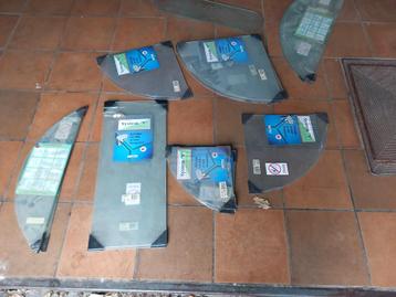 180 glazen legborden  / schappen  / legplanken  beschikbaar voor biedingen