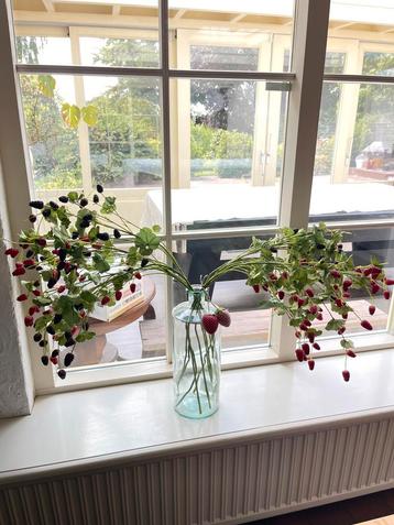 Kunstbloemen frambozen en bramen incl. vaas beschikbaar voor biedingen