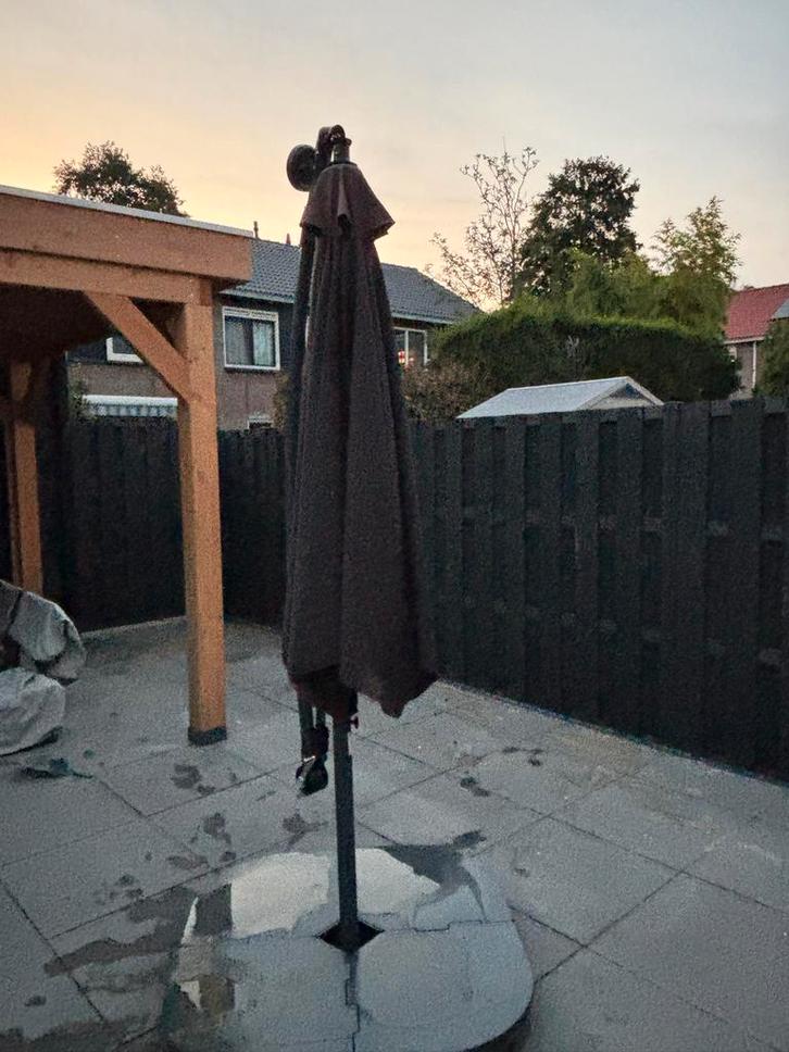 Zweefparasol met voet, Tuin en Terras, Parasols, Zo goed als nieuw, Zweefparasol, 2 tot 3 meter, Kantelbaar, Ophalen