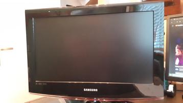 Samsung tv type LE22B450C4WXXN, met afstandsbediening beschikbaar voor biedingen
