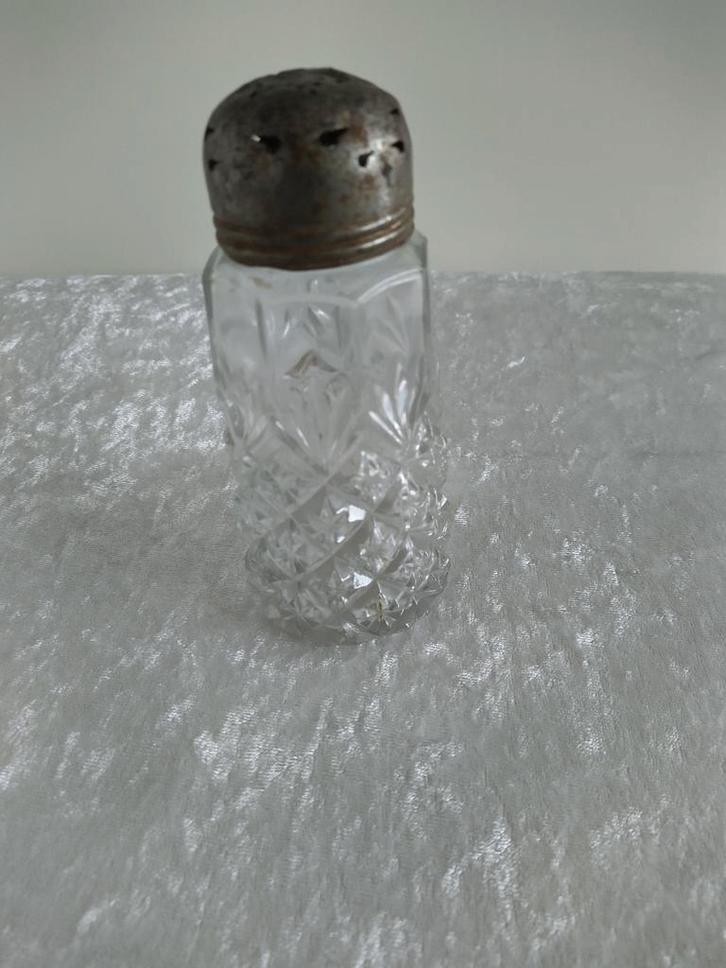 De afbeelding toont een antieke strooibus., Antiek en Kunst, Antiek | Glas en Kristal, Ophalen of Verzenden