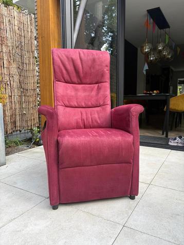 Zeer mooie relax fauteuil, sta op stoel beschikbaar voor biedingen