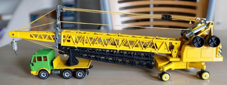 Siku 4210 Mercedes NG met torenkraan, Hobby en Vrije tijd, Modelauto's | 1:50, Zo goed als nieuw, Bus of Vrachtwagen, SIKU, Ophalen