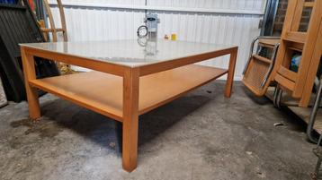 Rechthoekige salontafel beschikbaar voor biedingen