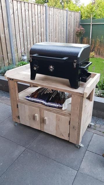Bbq tafels van steigerhout  beschikbaar voor biedingen