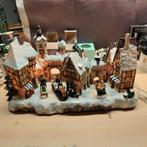 Kerstdorp met vakwerkhuisjes, lichtjes en 3 losse figuren, Ophalen of Verzenden, Zo goed als nieuw