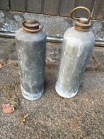 2 ouderwetse vintage metalen kruiken / flessen, samen €10,00, Antiek en Kunst, Curiosa en Brocante, Ophalen of Verzenden