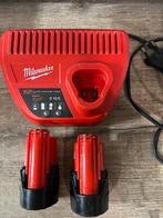 Milwaukee M12 Oplader + 2 Accu's 2.0Ah, Doe-het-zelf en Verbouw, Ophalen of Verzenden, Gebruikt