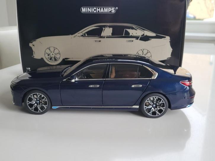 1:18 Minichamps BMW i7 Blue Metallic, Hobby en Vrije tijd, Modelauto's | 1:18, Zo goed als nieuw, Auto, MiniChamps, Ophalen of Verzenden