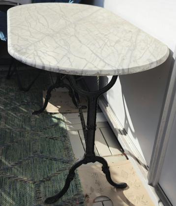 BROCANTE TERRASTAFEL MARMER GIETIJZER beschikbaar voor biedingen