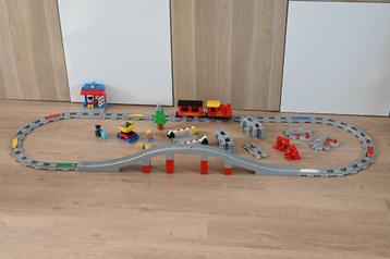 Duplo elektrische trein + rails (10874, 10872, 10882) beschikbaar voor biedingen