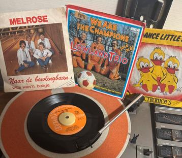 Gezocht: vinyl singeltjes/singles/platen nederlandstalig beschikbaar voor biedingen