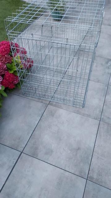 Stevige hondenbench beschikbaar voor biedingen