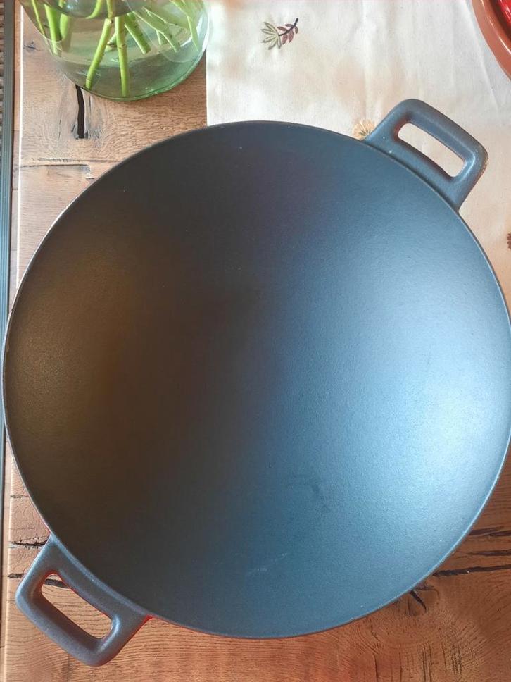 Mooie gietijzeren wokpan, Huis en Inrichting, Keuken | Potten en Pannen, Wok, Gietijzer, Ophalen of Verzenden