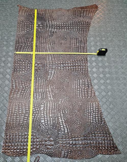 Tuig - leer Penny Brown (crocoprint)Zie omschrijving!, Hobby en Vrije tijd, Stoffen en Lappen, Nieuw, Leer of Kunstleer, 30 tot 120 cm