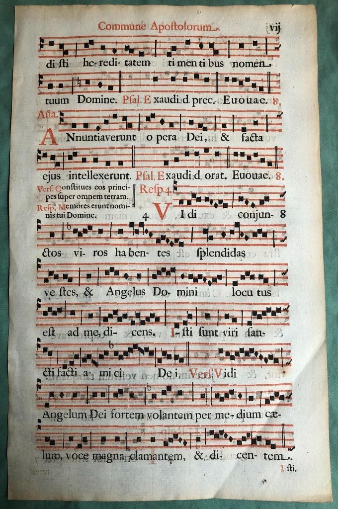 Antiek missaal blad uit 17e eeuw., Antiek en Kunst, Antiek | Religie, Ophalen of Verzenden