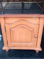 Houten Nachtkastje met Deur, Huis en Inrichting, Minder dan 50 cm, Gebruikt, Klassiek, Ophalen of Verzenden