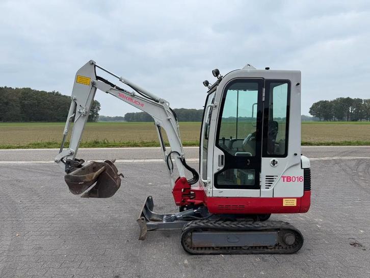 Takeuchi TB016 minigraver (bj 2009), Zakelijke goederen, Machines en Bouw | Kranen en Graafmachines, Graafmachine