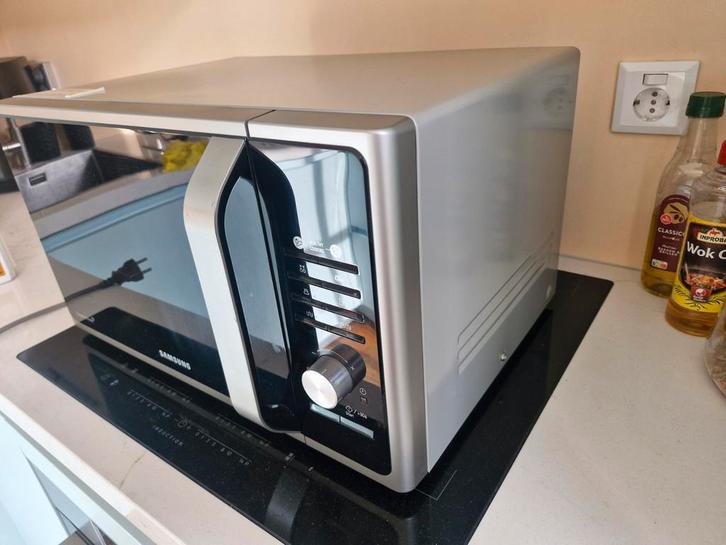 Samsung Combimagnetron - Goed Onderhouden!, Witgoed en Apparatuur, Magnetrons, Zo goed als nieuw, Vrijstaand, Combimagnetron, 45 tot 60 cm