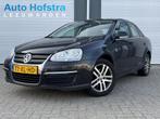 Volkswagen Jetta 1.6 FSI Comfortline AIRCO CRUISE LMV, Auto's, Voorwielaandrijving, Metallic lak, Gebruikt, Zwart
