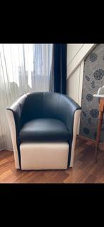 Leren stoel met uitschuifbare witte poef, Huis en Inrichting, Fauteuils, Ophalen, Zo goed als nieuw, 75 tot 100 cm, 50 tot 75 cm