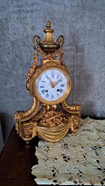 Antieke Franse Louis XVI Pendule 19e eeuw, Verguld Brons  beschikbaar voor biedingen
