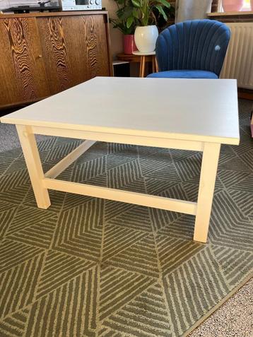 Witte vierkante salontafel IKEA beschikbaar voor biedingen