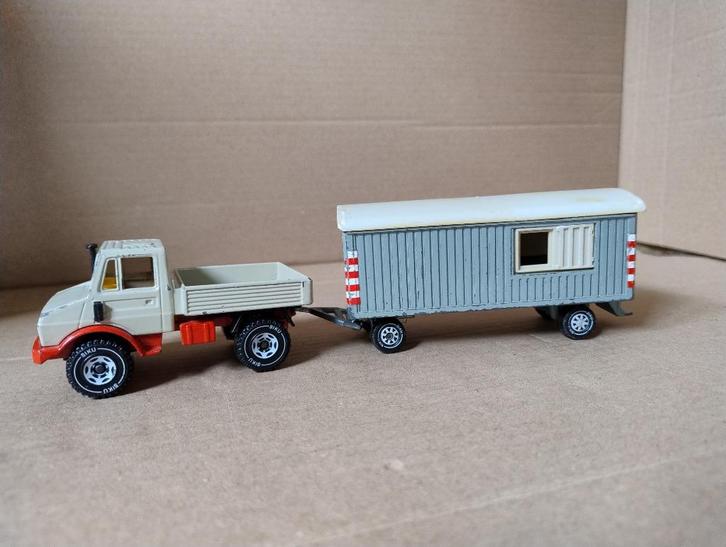Siku 1620 Unimog 1500 met bouwkeet/schaftwagen 2519 1:50, Hobby en Vrije tijd, Modelauto's | 1:50, Zo goed als nieuw, Bus of Vrachtwagen