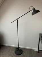 Staande lamp Ikea., Huis en Inrichting, Lampen | Vloerlampen, 150 tot 200 cm, Metaal, Zo goed als nieuw, Ophalen