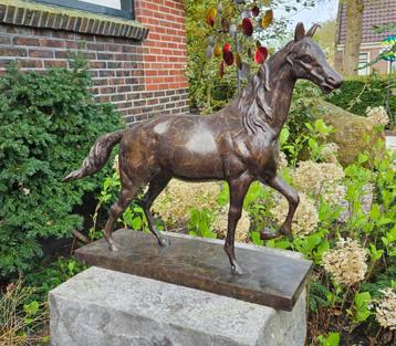PAARD OP BRONZEN VOET / Bronzen beeld / OPRUIMING beschikbaar voor biedingen