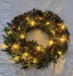 Grote kerstkrans met dennenappels,  eikeltjes en verlichting, Diversen, Kerst, Ophalen of Verzenden