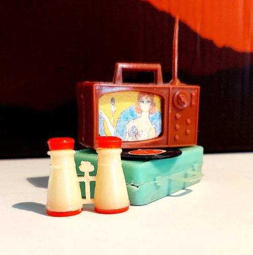 Vintage Barbie spulletjes tv koffer enz retro jaren 50 60, Verzamelen, Poppenhuizen en Toebehoren, Zo goed als nieuw, Decoratie
