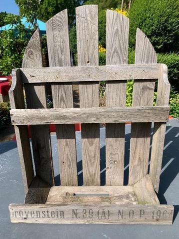 Houten wanddecoratie voor bijvoorbeeld in de tuin beschikbaar voor biedingen