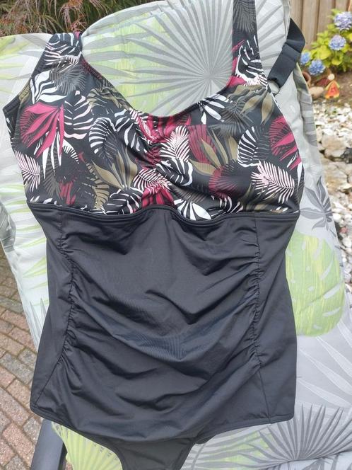 Zwart badpak zgan.maat 46 cup C. Met verstevigd buikgedeelte, Kleding | Dames, Badmode en Zwemkleding, Zo goed als nieuw, Badpak