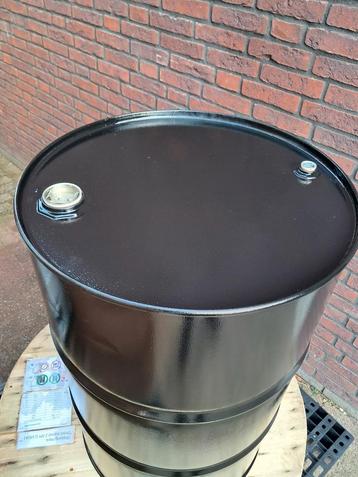 Zwart gespoten olievaten 210 liter beschikbaar voor biedingen
