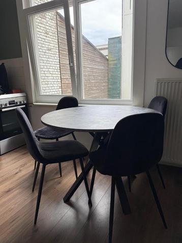 Eettafel rond betonlook met stoelen  beschikbaar voor biedingen