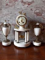 Antieke marmeren franse schouw klok  pendule  1800, Antiek en Kunst, Antiek | Klokken, Ophalen of Verzenden