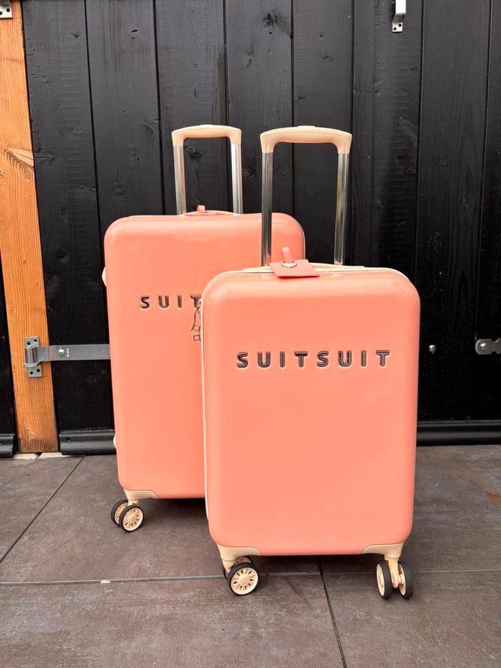 Suitsuit koffer 55cm, Sieraden, Tassen en Uiterlijk, Koffers, Zo goed als nieuw, Hard kunststof, 50 tot 60 cm, Slot, Uitschuifbare handgreep