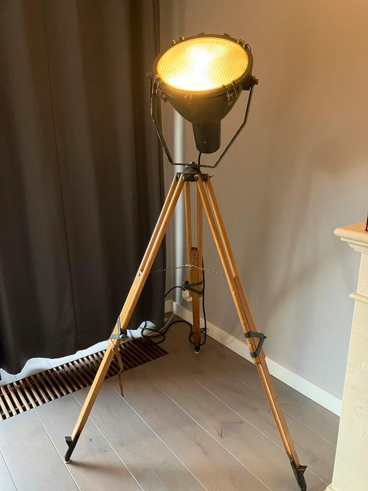 Vintage industriële scheepslamp op verstelbare driepoot, Huis en Inrichting, Lampen | Vloerlampen, Gebruikt, 150 tot 200 cm, Glas