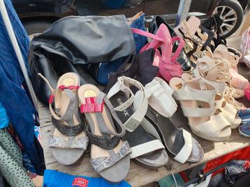 Partij schoenen vooral hakken beschikbaar voor biedingen