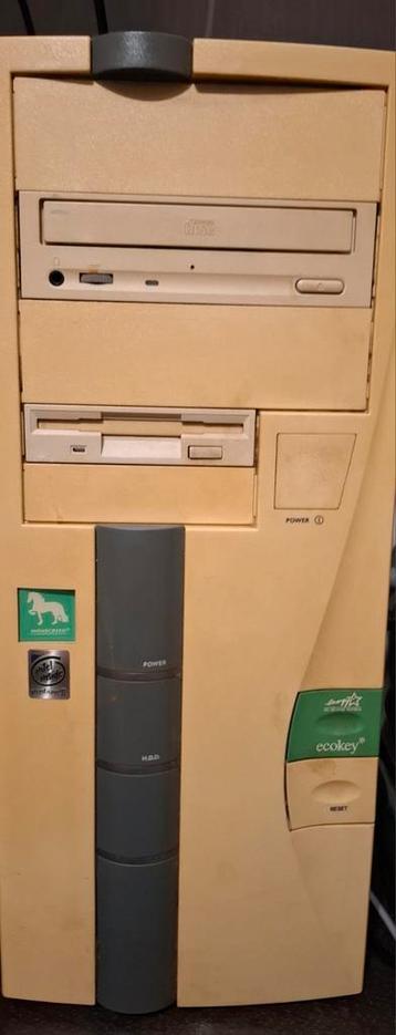 Gezocht gratis oude desktops! beschikbaar voor biedingen