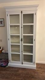 Witte vitrine kast 2 deurs, Ophalen, Gebruikt, 25 tot 50 cm, 200 cm of meer