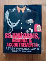 SS UNIFORMS  insignia & accoutrements, Verzamelen, Militaria | Tweede Wereldoorlog, Duitsland, Boek of Tijdschrift, Landmacht