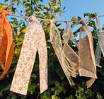 Vrolijke lintjesslinger - Tuinslinger  Tasselslinger te huur, Hobby en Vrije tijd, Feestartikelen | Verhuur, Ophalen, Zo goed als nieuw