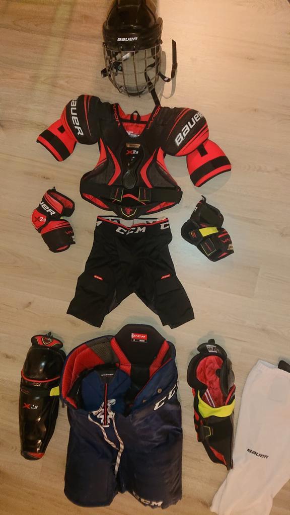 Complete set ijshockey beschermende kleding M - ruikt fris!, Sport en Fitness, IJshockey, Gebruikt, Bescherming, Ophalen of Verzenden