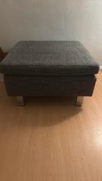 Mooie moderne poef met zilveren pootjes, Ophalen, Minder dan 50 cm, Gebruikt, Vierkant