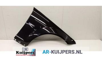 Scherm rechts-voor van een Mercedes C-Klasse (197) beschikbaar voor biedingen