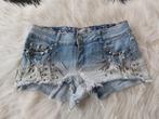 Stoere korte broek met studs maat S, Kleding | Dames, Spijkerbroeken en Jeans, Ophalen of Verzenden, Zo goed als nieuw, Blauw