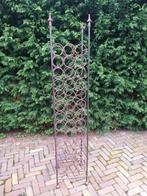 Hoog ijzeren wijnrek, Ophalen, Gebruikt, 25 flessen of meer, Metaal