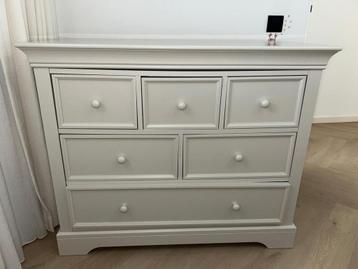 Commode Oatmeal beschikbaar voor biedingen